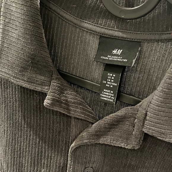 H&M Men’s Corduroy Collared Shirt - Picture 2 of 2